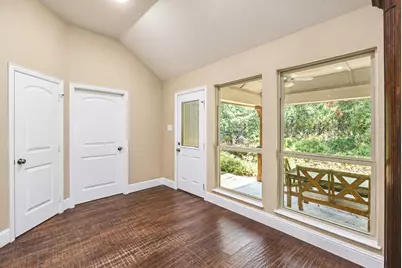 910 English Street, Irving, TX 75061 - Photo 8
