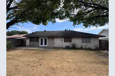 1610 Kingston Drive, Grand Prairie, TX 75051 - Photo 2