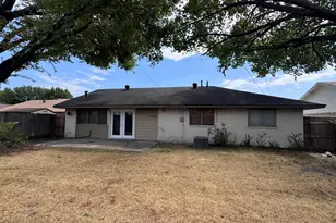 1610 Kingston Dr, Grand Prairie, TX 75051 - Photo 2