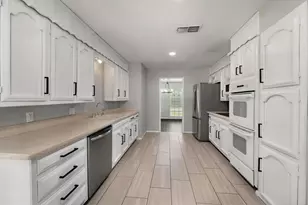 2001 San Jacinto Dr, Arlington, TX 76012 - Photo 6