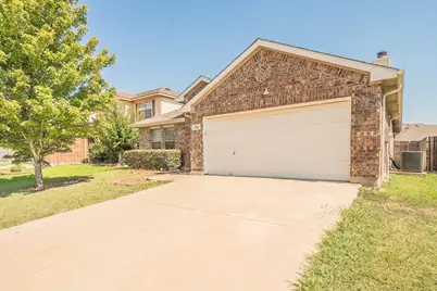 536 Goldstone Lane, Fort Worth, TX 76131 - Photo 2