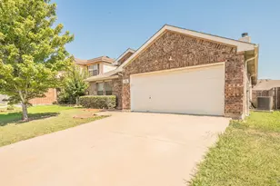 536 Goldstone Ln, Fort Worth, TX 76131 - Photo 2