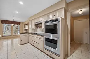 1800 High Vista Ct, Fort Worth, TX 76112 - Photo 10