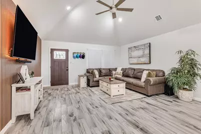 2412 Christine Drive, Granbury, TX 76048 - Photo 4