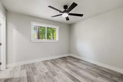 905 N Wood Street, Cleburne, TX 76033 - Photo 16