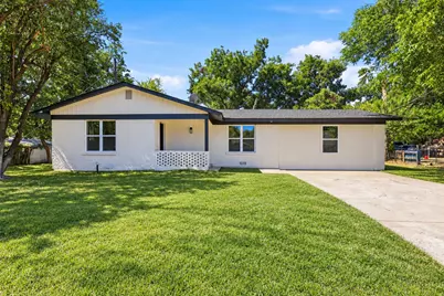 905 N Wood Street, Cleburne, TX 76033 - Photo 1