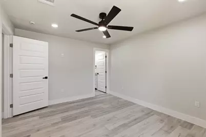 905 N Wood Street, Cleburne, TX 76033 - Photo 12