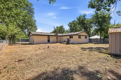 905 N Wood Street, Cleburne, TX 76033 - Photo 22