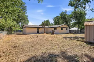 905 N Wood St, Cleburne, TX 76033 - Photo 22