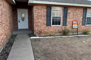 2212 Snake River Dr, Granbury, TX 76048 - Photo 2