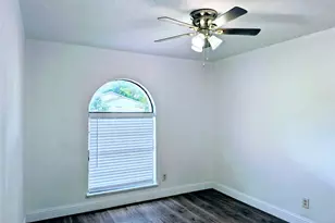 9015 High Plain Ln, Dallas, TX 75249 - Photo 18