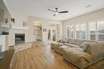 1037 Honeysuckle, Grapevine, TX 76051 - Photo 4