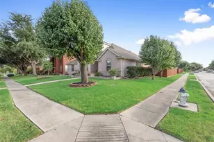 1529 Dimmit Dr, Carrollton, TX 75010 - Photo 4