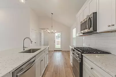 6713 Lake Overlook Drive, Fort Worth, TX 76135 - Photo 6