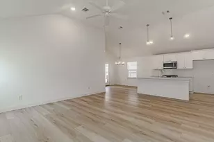 6713 Lake Overlook Dr, Fort Worth, TX 76135 - Photo 12
