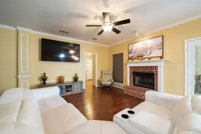 6405 Creekbend Court, Arlington, TX 76001 - Photo 4