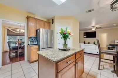 6405 Creekbend Court, Arlington, TX 76001 - Photo 10