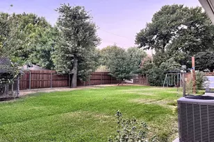 1200 Daisy Ln, Irving, TX 75061 - Photo 22