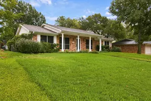 408 Englewood Ln, Hurst, TX 76053 - Photo 2