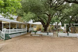 1002 W Pearl St, Granbury, TX 76048 - Photo 4