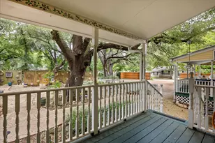 1002 W Pearl St, Granbury, TX 76048 - Photo 30