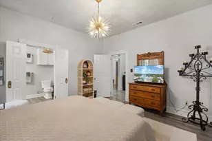1002 W Pearl St, Granbury, TX 76048 - Photo 16