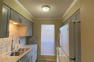 2750 Parkchester Dr, Arlington, TX 76015 - Photo 2