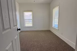 204 W Westhill Dr, Cleburne, TX 76033 - Photo 14