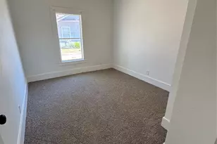 204 W Westhill Dr, Cleburne, TX 76033 - Photo 20