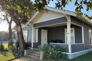 204 W Westhill Dr, Cleburne, TX 76033 - Photo 1