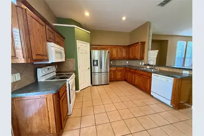 2008 Kingsbrook Trail, Fort Worth, TX 76120 - Photo 2