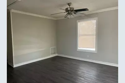 901 Davis Street, Grand Prairie, TX 75050 - Photo 12