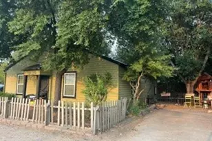 901 Davis St, Grand Prairie, TX 75050 - Photo 4