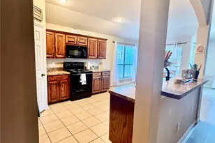 7028 Seton Hall Dr, Fort Worth, TX 76120 - Photo 6