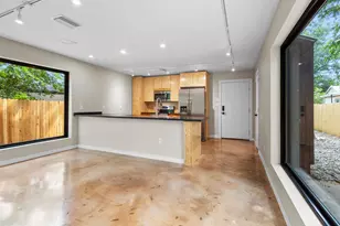 957 Woods Ave, Fort Worth, TX 76102 - Photo 1