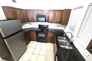 1921 W 10th St, Dallas, TX 75208 - Photo 2