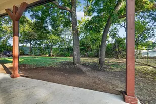 617 E Chambers St, Cleburne, TX 76031 - Photo 26
