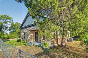 617 E Chambers St, Cleburne, TX 76031 - Photo 4