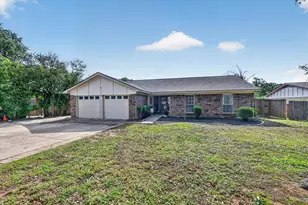 6724 Bartay Dr, North Richland Hills, TX 76182 - Photo 2
