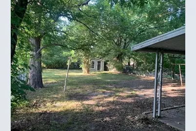 611 E 10th Street, Bonham, TX 75418 - Photo 2