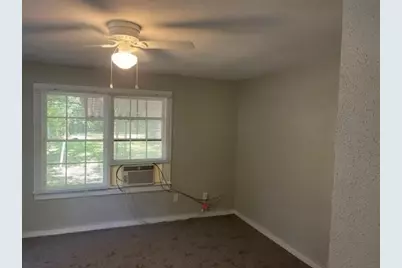 611 E 10th Street, Bonham, TX 75418 - Photo 10
