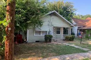 611 E 10th St, Bonham, TX 75418 - Photo 1