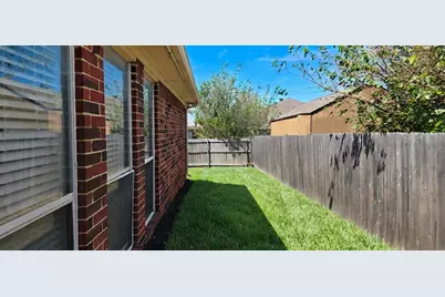 7004 Snowivy Court, Arlington, TX 76001 - Photo 10
