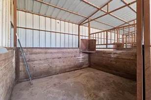 402 N Pkwy Dr, Alvarado, TX 76009 - Photo 18