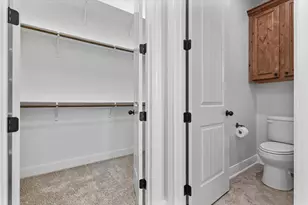 402 N Pkwy Dr, Alvarado, TX 76009 - Photo 12