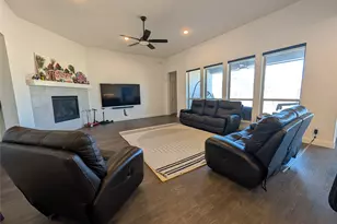 425 Sunnyridge Ln, Little Elm, TX 76227 - Photo 2