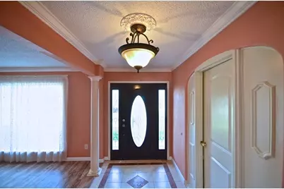 5951 Lattimer Drive, Houston, TX 77035 - Photo 10