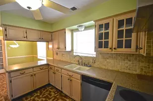 5951 Lattimer Dr, Houston, TX 77035 - Photo 22