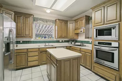 1814 Woodridge Drive, Arlington, TX 76013 - Photo 10