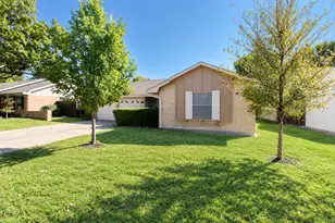 8630 Hackney Ln, Dallas, TX 75238 - Photo 2